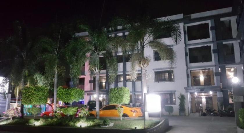 Super Oyo Capital O 786 Kwe Hotel And Resort Angeles Kültér fotó